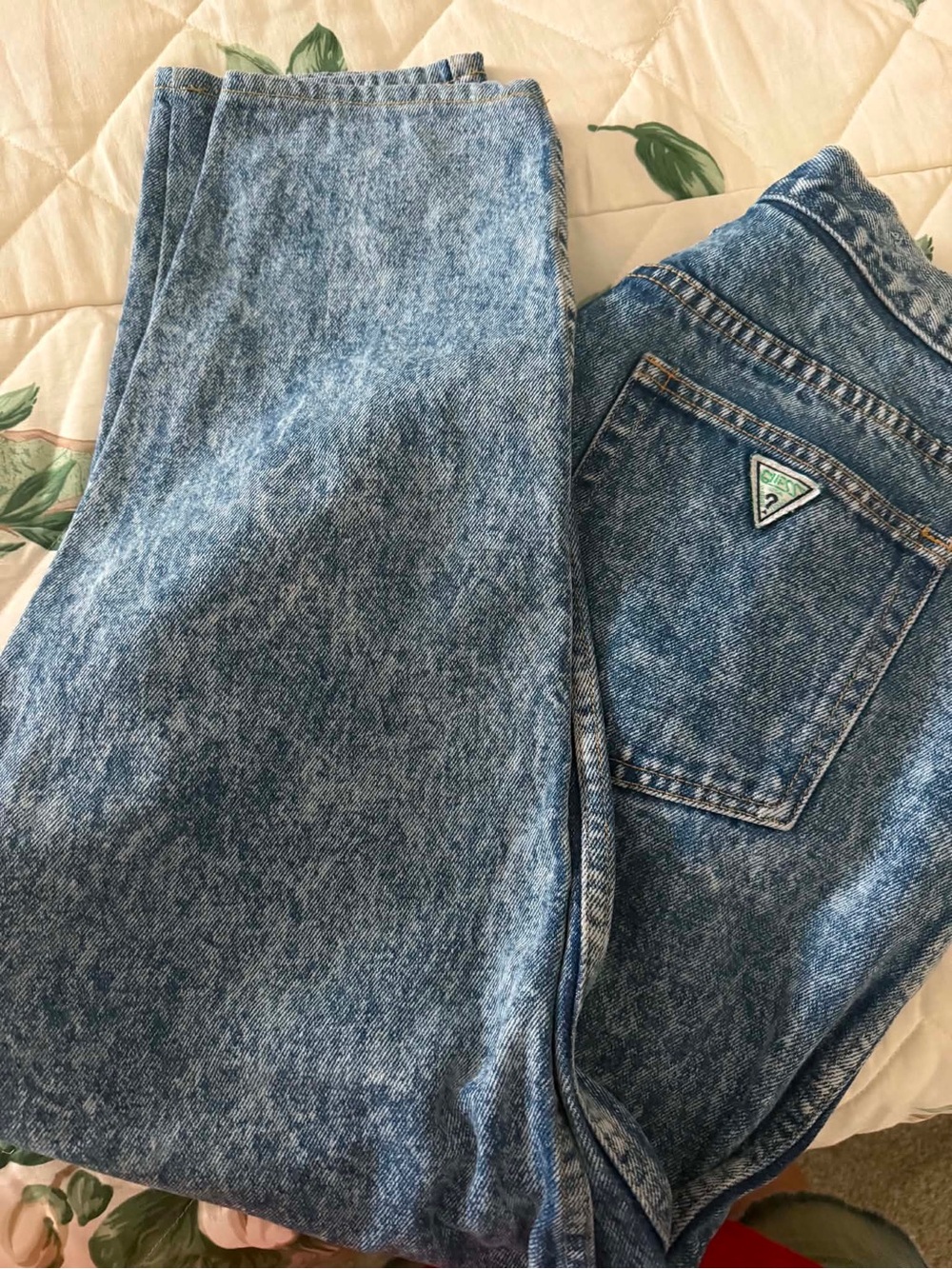 Guess Women’s Relaxed Light Blue Acid-Wash Jeans